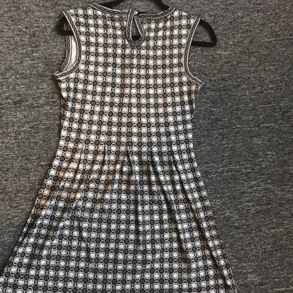 Black and white patterned dress - Picture 2 of 4